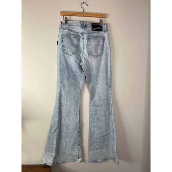 NWT Veronica Bread Sheridan Bell Bottom Flared High-Rise Denim Jeans Sky Size 28 - Picture 9 of 10
